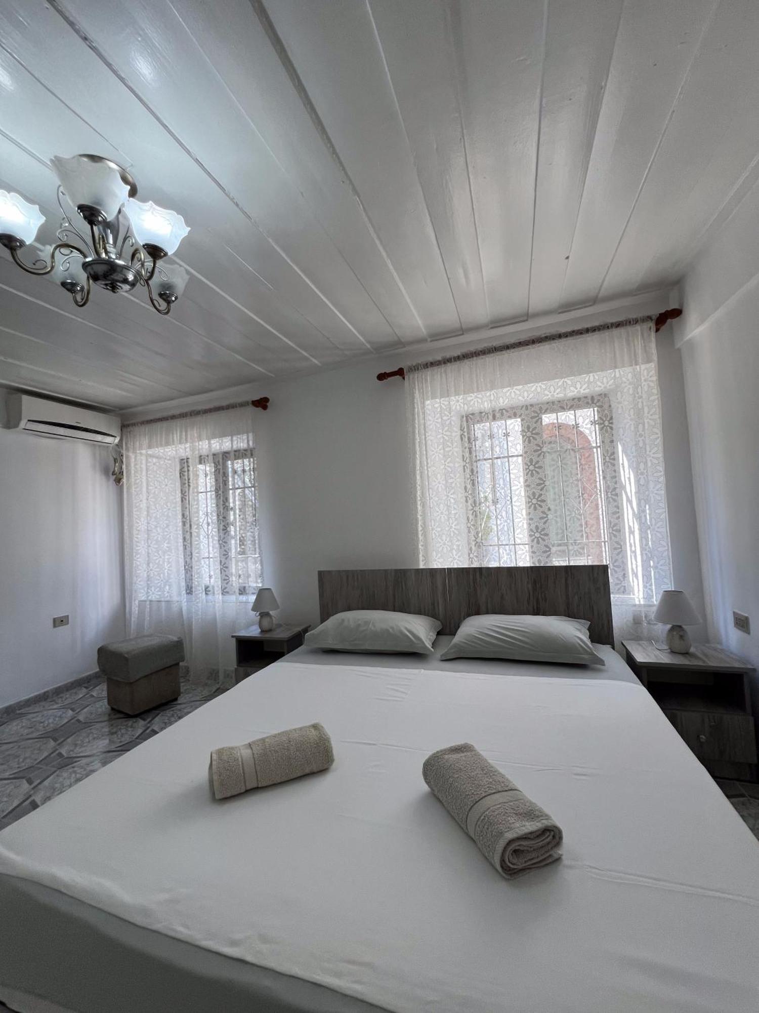 Onetwosleep Guesthouse Shkodra Exterior foto
